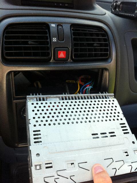 Bilstereo byte